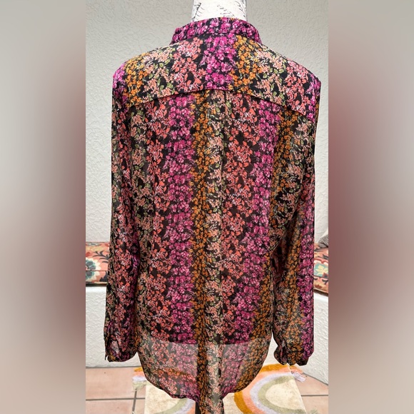 Kut from the Cloth jasmine chiffon blouse. - Picture 6 of 7